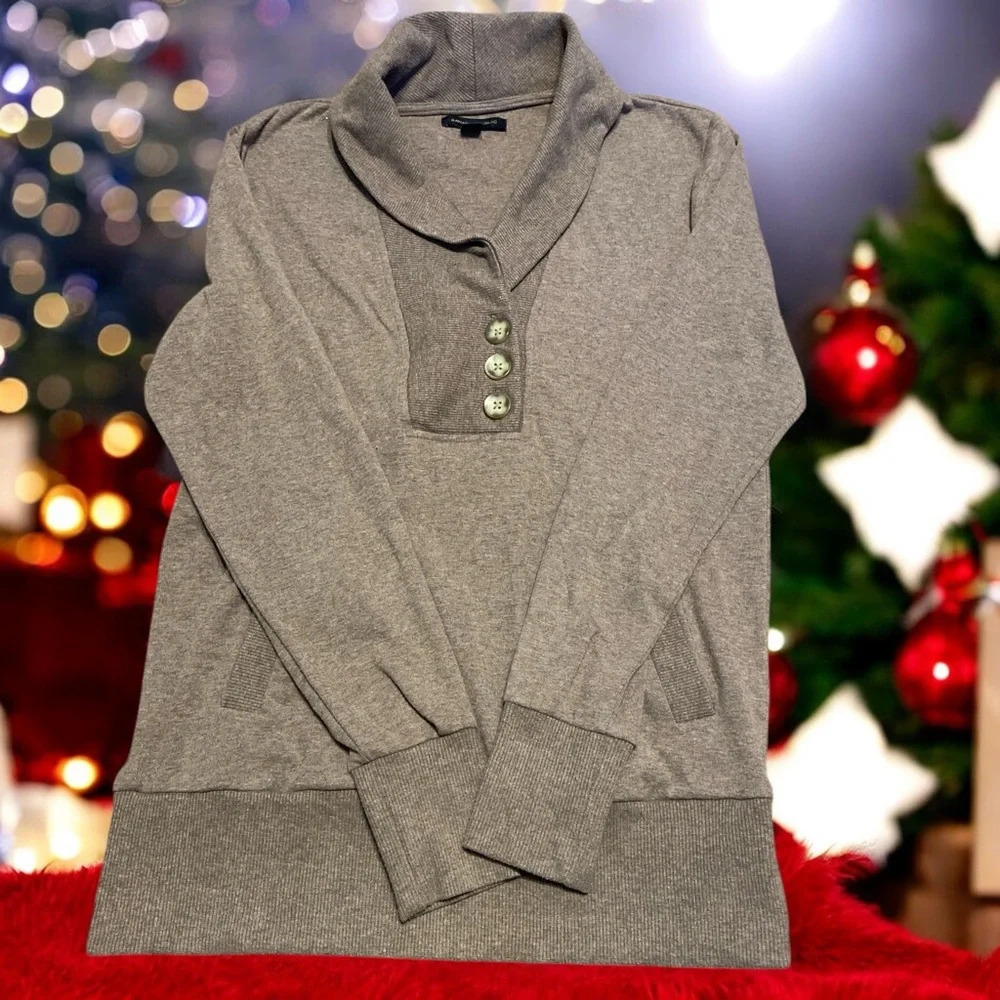 Banana Republic sweater size small
BIN Y